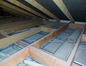 Zateplení stropu bungalovu pomocí foukané izolace